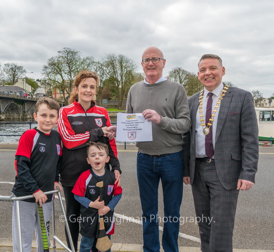 Best Children's Entry was from Carrick hurling Sponsored by Mulveys House of Gifts L/R Eoghan, James & Cathy Conway, Pat Mulvey & Colm McGrath
